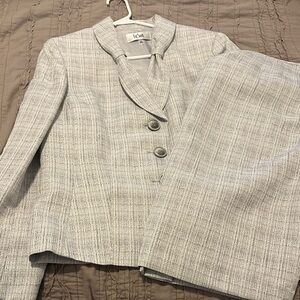 Le Suit Gray size 16 suit.  Jacket and skirt NWT
